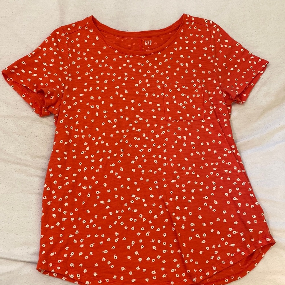 GAP floral pocket tee